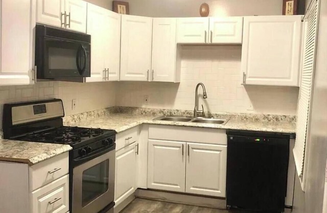 Close to Stadium, 3-bedroom house with WiFi, AC in delightful Kansas City