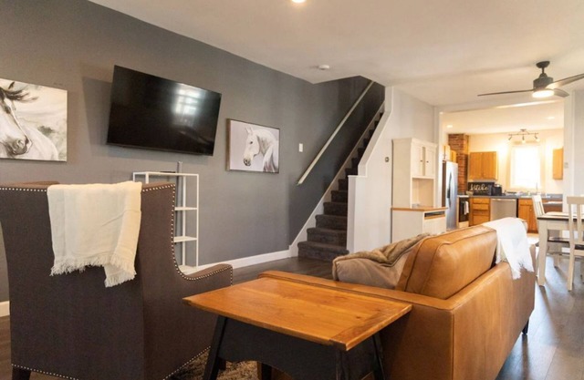 Close to Wind Creek/Events/Food! ✔Hot-tub ✔Garage