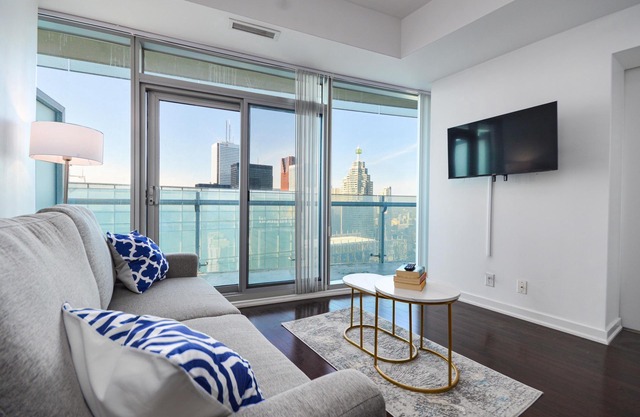 CN Tower Views | ❤️ of DT I 1 Bedroom+Den