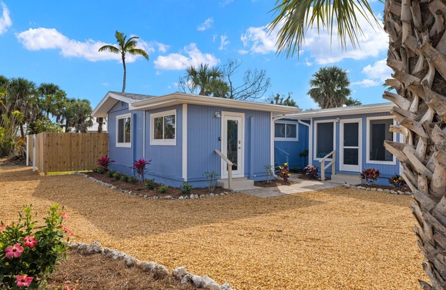 Recién renovado Coastal Chic Cottage minutos de la playa! Bicicletas gratis!