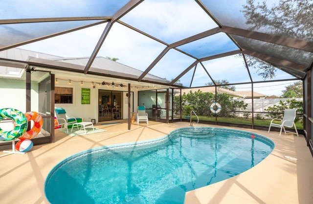 🍹🌞 Coastal Getaway! Heated Pool, Private Patio, Fenced Yard, 5 miles to Beach!