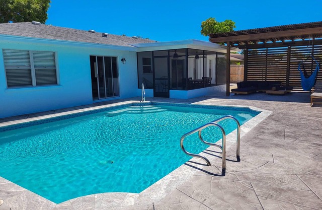 Coastal Home w/ Heated Pool Near Anna Maria Island