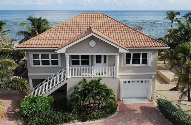 Coco Kai Beach Villa de frente