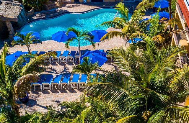 Coconut Cove All-Suite Hotel