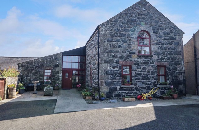 COLLIERS BARN, pet friendly, character holiday cottage in Ballycastle