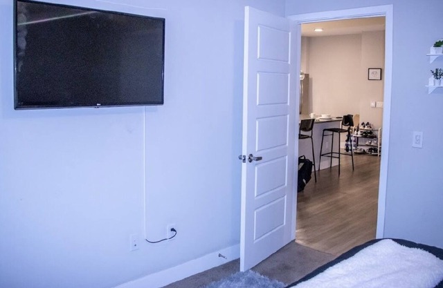 Come enjoy a luxurious stay right in the heart of it all Old Town Scottsdale