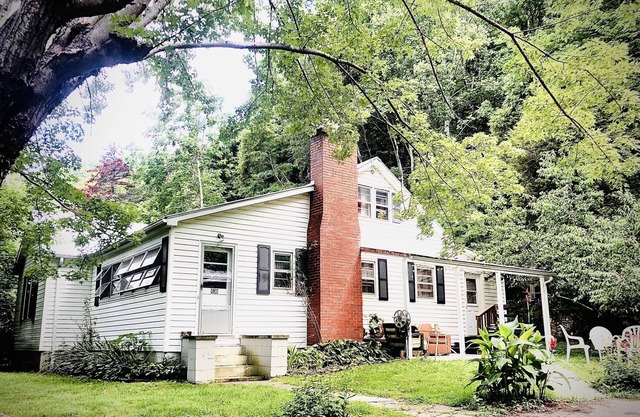 Casa vintage de estilo familiar. 15 min-Wolf Ridge 25 min -Asheville 15-Weaverville