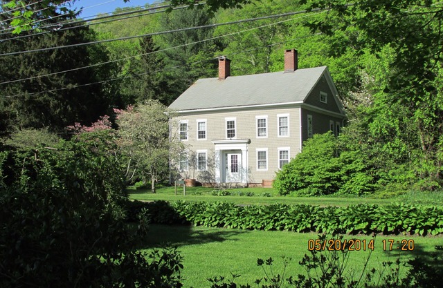 Casas históricas en 2 acres tranquilos: se reúnen para celebraciones y caminatas por el bosque