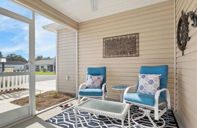 Come Play in The Villages. Near Brownwood Square and 3 Rec Ctrs. w/ Golf Cart