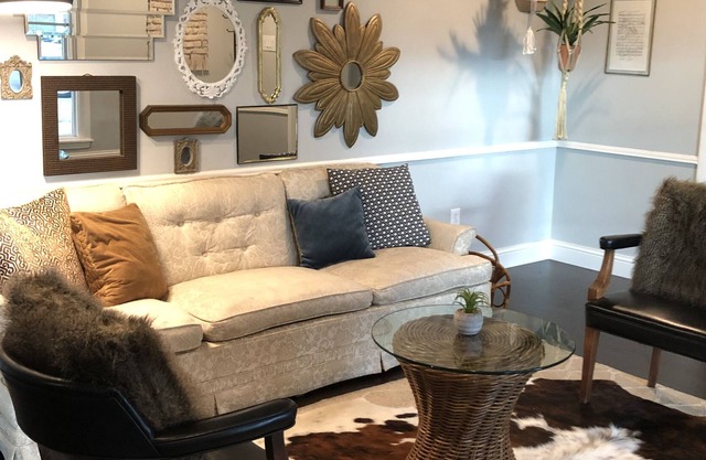 Casa estilo rancho ubicada en una comunidad tranquila cerca de Diamond Oaks Country Club.