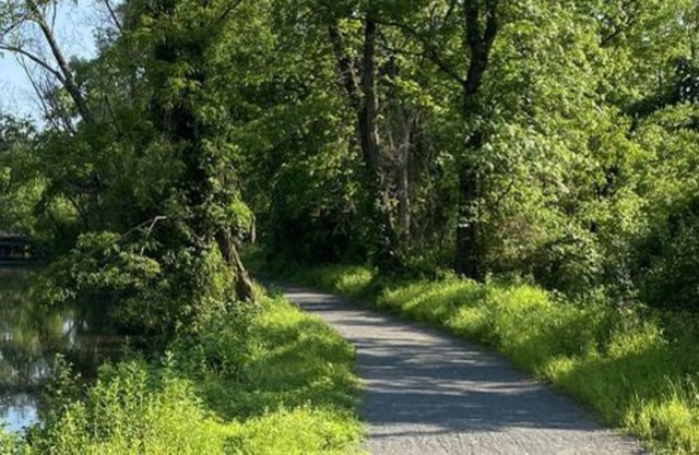 Comfort and Convenience! Accessible unit w/ Kitchen. Near Billy Bob's Texas