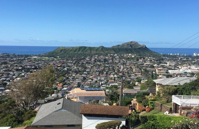 Comodidad y elegancia con impresionantes vistas de Diamond Head