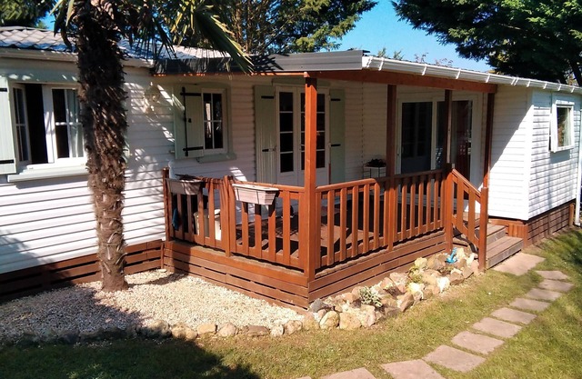 Comfortable mobile home in a peaceful and exotic private estate 15mn from the sea,