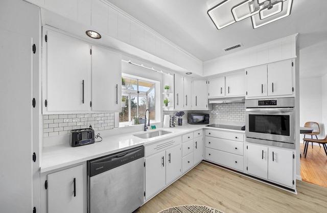 Comfort, Fun, & charming! - 5BR oasis w/ Pool