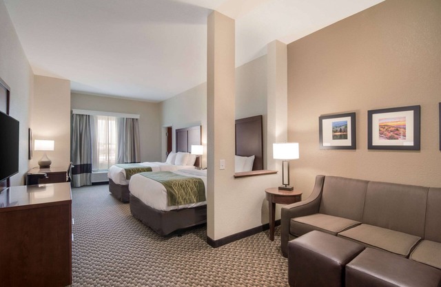 Comfort INN AND Suites