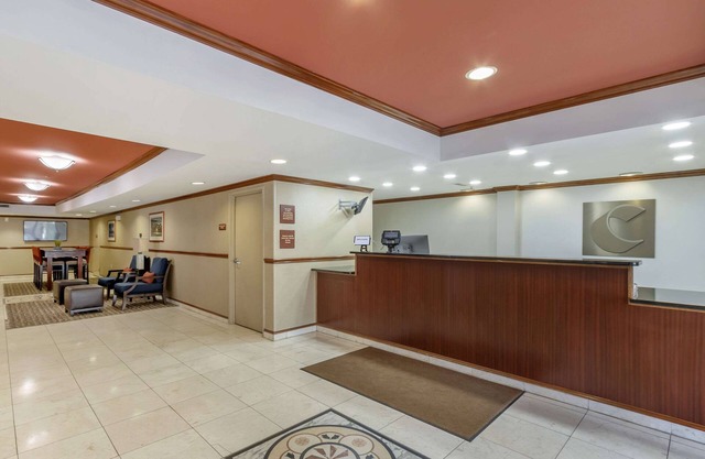 Comfort Inn & Suites Airport Convention Center