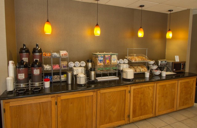 Comfort Suites Visalia Convention Center