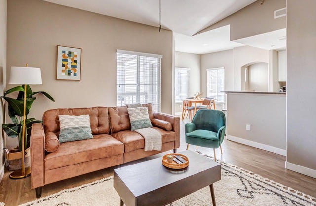 Comfortable 2BR Apartment in Orem