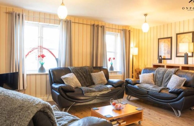 Comfortable 3 Bed Home 2 Parking