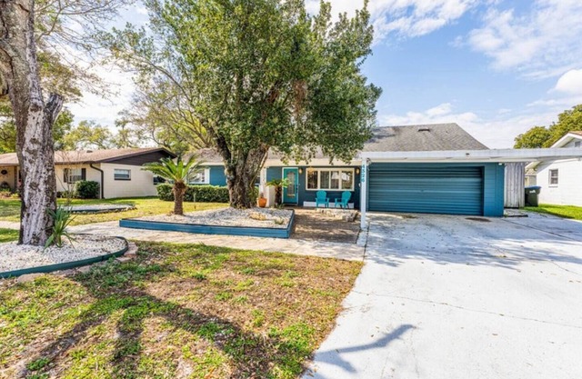 3BR Home Airport Nearby Pet-Friendly Stay