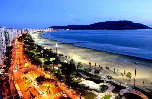 Cómodo departamento con balcón con vista al mar