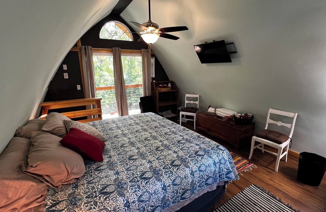 Comfortable cabin in the mountains of North Carolina, located near TIEC.
