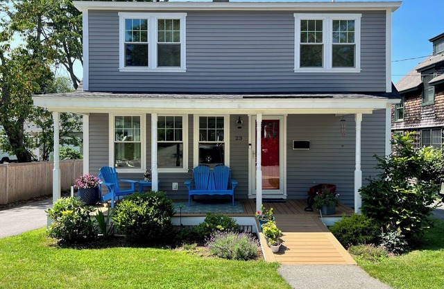 Comfortable, family-friendly home just steps from Willard Beach!