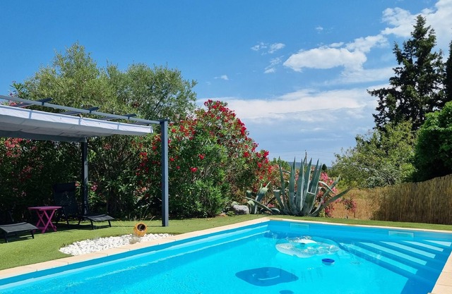 Comfortable holiday home with swimming pool in Azillanet
