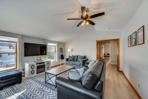 Comfortable Lincoln Home Walk to Main Street!