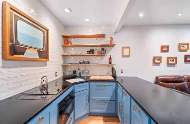 Comfortable Modern Condo near Downtown