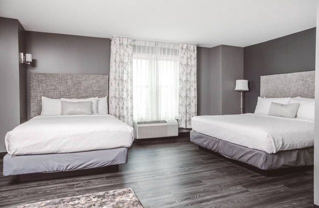 Comfortable, Pet-Friendly Stay w/ Firepits, Gym & Garden Pergolas l Four Rooms