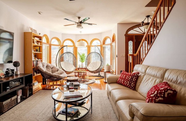 Comfortable & Spacious Luxury Home w/ Chef’s Kitchen only 15 mins to Boston