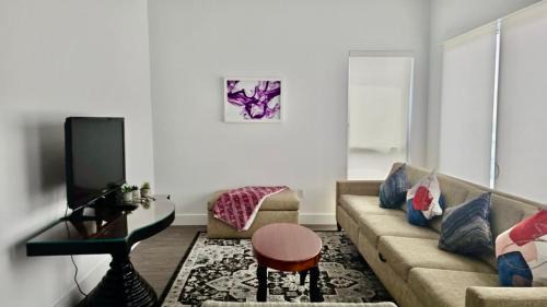 Comfortable Stay in Culver City near Sony Pictures & Dining Spots