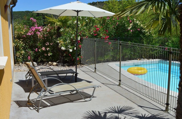 Villa acogedora en Sampzon con una Piscina Privada