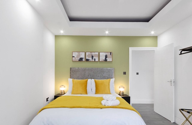 Comfy 4 Bedroom house, Ideal for Workers and Families, FREE Parking
