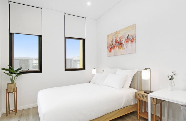 Comfy Apt close to transport/Shops/Parks W/Parking