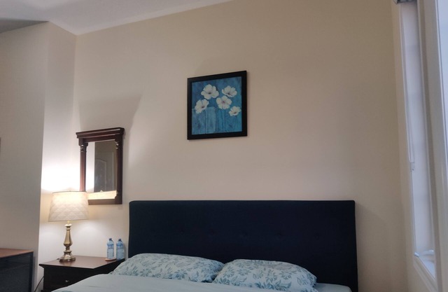 Comfy King size Bedroom in Mississauga near Toronto Pearson Airport.