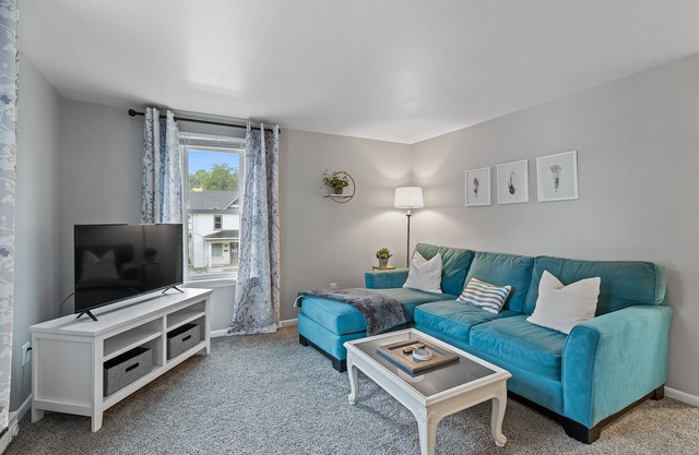 Comfy Nook- 2Bed w/WiFi, 5 Miles from Cascade Mountain