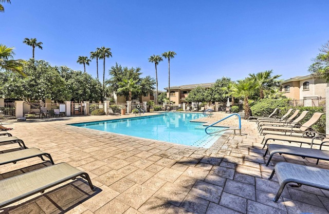 Sunny First-Floor Phoenix Condo w/ Community Pool