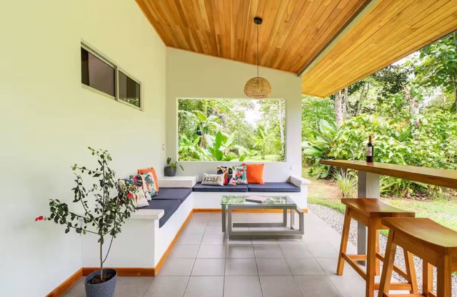 Casa completa en la privacidad de un amplio escenario tropical