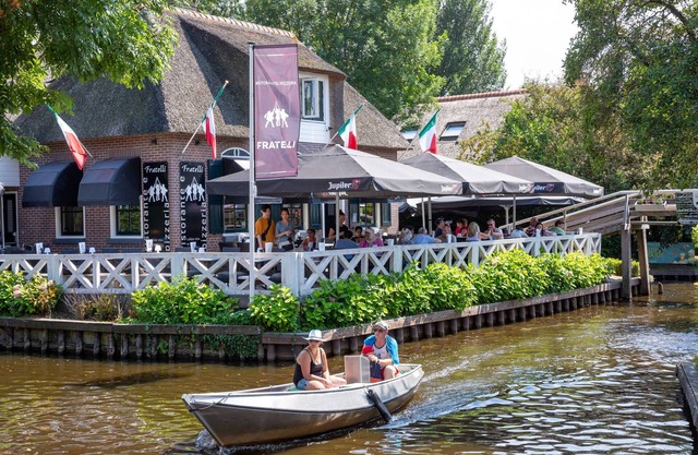 Casa compuesta con airco y balandra, en un parque de vacaciones en Giethoorn