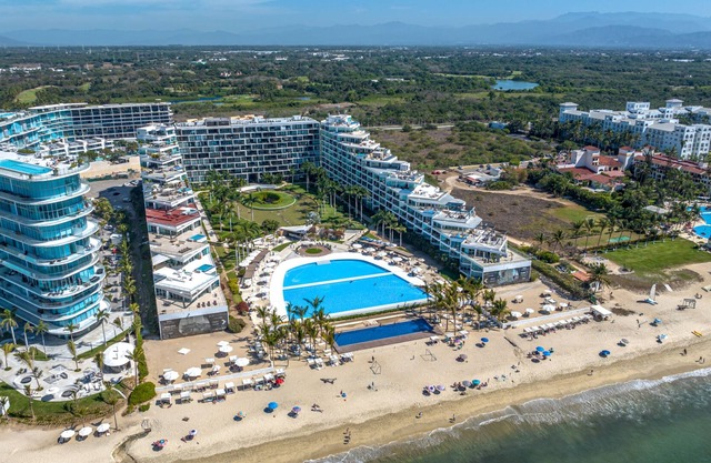 Condo Aria Ocean 1012 by Kivoya