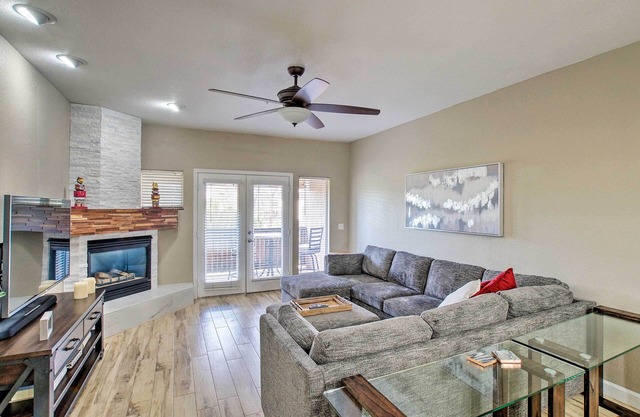 ¡NUEVO! Modern Escape ~ 1 Mi a Old Town Scottsdale!