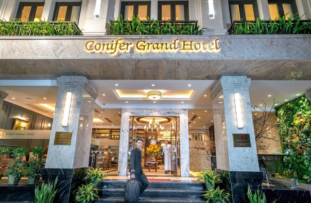 Conifer Grand Hotel