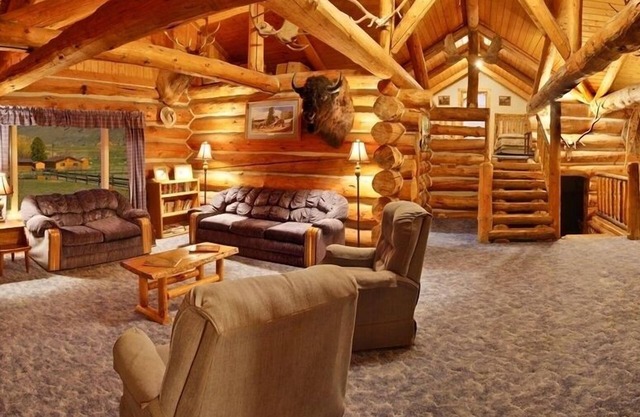 Yellowstone River Lodge - Capacidad para 18 a 10 millas de la entrada al parque de Yellowstone.