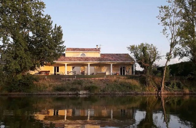 Contemporary house with heated swimming pool on the edge of a private lake... paradise