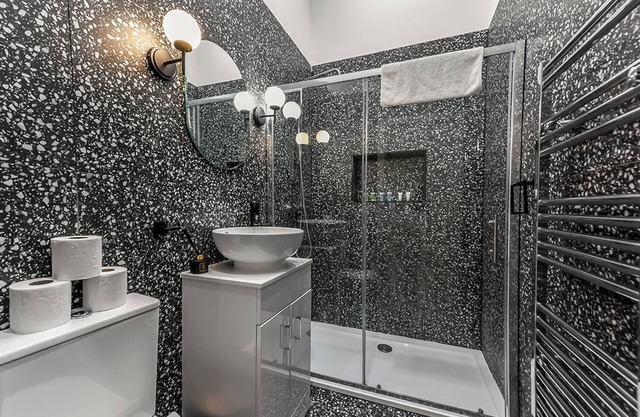 Convenient 2BR 2BA / near Tube Station