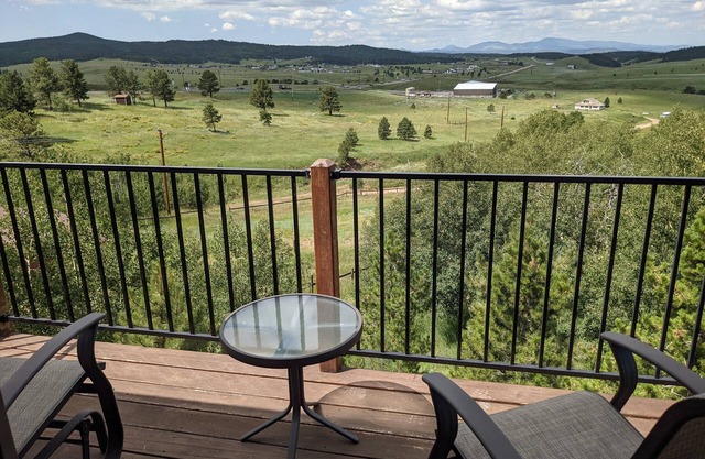 Convenient Locale in the Heart of Divide w/ Magnificent Views, multi decks, BBQ