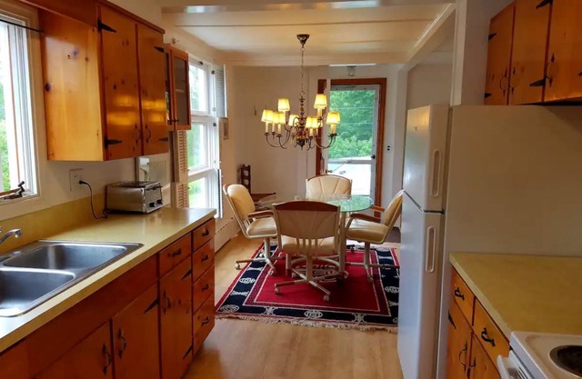 Convenient, private, well equipped home, located in beautiful Thomaston.