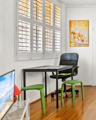 Convenient Studio in Trendy Inner-City Suburb